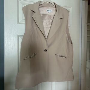 Whiteroom + Cactus Tan Vest with Notched Lapels and Tailored Silhouette XL